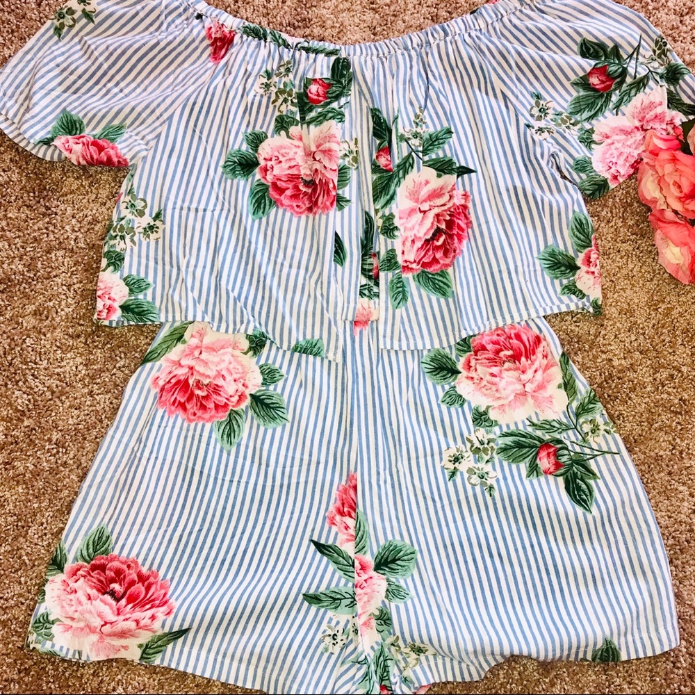 Off Shoulder Floral Romper - Picture 2 of 4